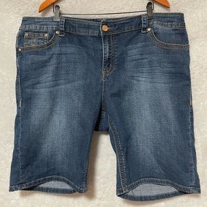 Melissa McCarthy Seven7 Midrise Denim Bermuda Shorts Size 24